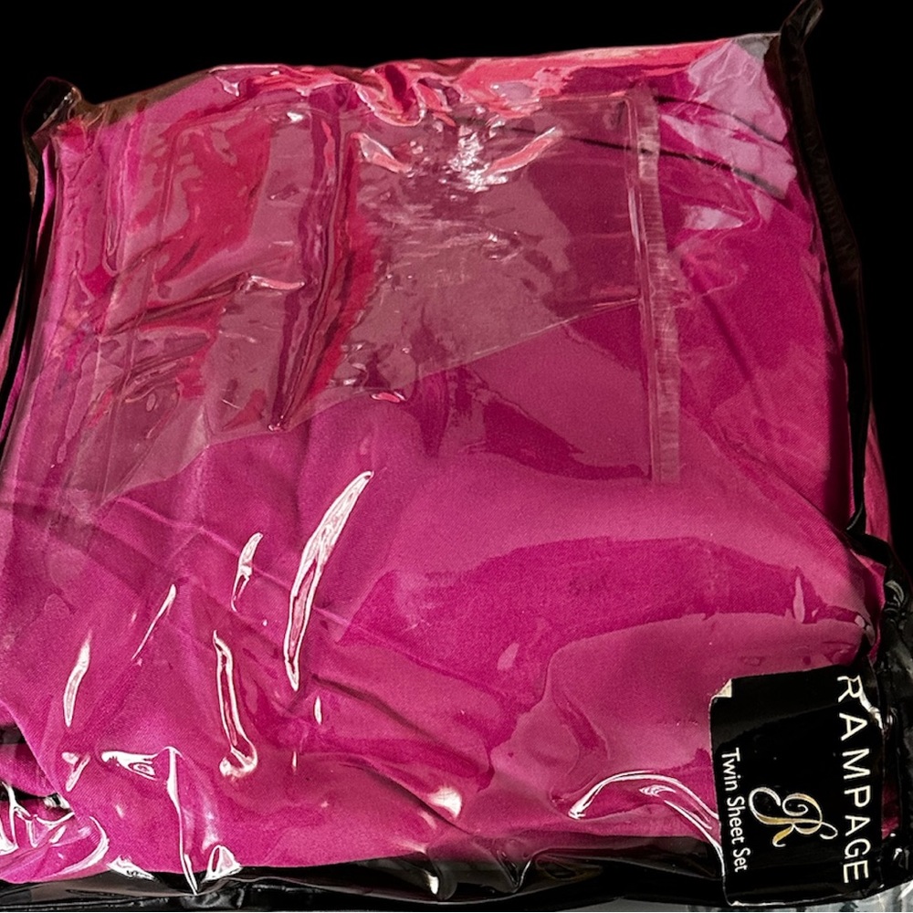 NWOT 3 pc sheet set was open but never use!